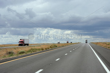 Flagstaff  USA  Fernstrasse im Bundesstaat Arizona
