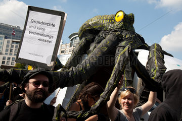 Berlin  Deutschland  Demonstration unter dem Motto Freiheit statt Angst