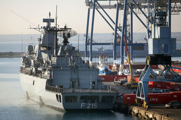 Limassol  die Bundeswehr Fregatte Brandenburg F 215 im Hafen