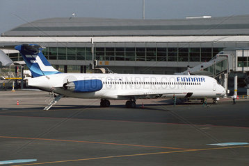Ein Flugzeug der Finnair auf dem Flughafen in Prag  Tschechien