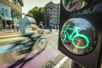 Fahrradstadt Utrecht  Fahrradampel und Radfahrer