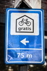 Fahrradstadt Utrecht  Wegweiser zu Fahrrad-Parkhaus Innenstadt