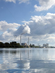 Berlin  Deutschland  Wolkenhimmel ueber dem Rummelsburger See
