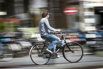 Fahrradstadt Utrecht  Radfahrer in der Innenstadt