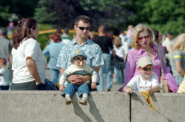 Eine Familie bei einem Fest  Kaliningrad  Russland