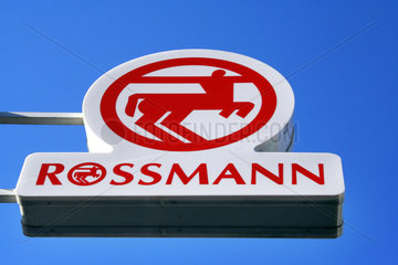 Berlin  Schild der Drogeriekette Rossmann