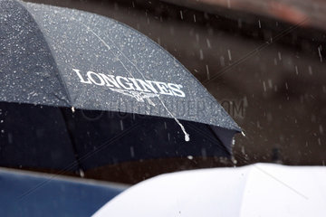 Iffezheim  Deutschland  Regenschirm mit Schrifzug des Uhrenherstellers Longines