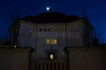 Deutschland  Verden - alte Villa bei Mondschein