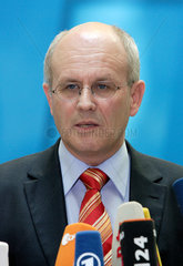 Berlin  CDU-Generalsekretaer Volker Kauder gibt Interviews