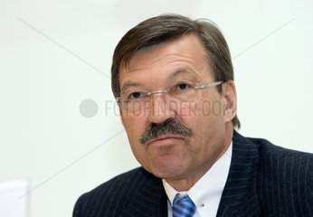 Dr. Hans-Joachim Koerber  Metro AG