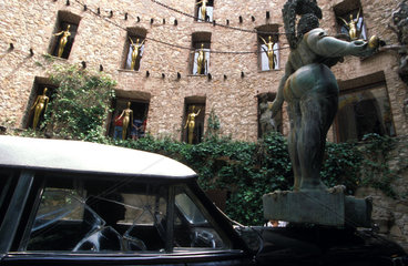 Kunstwerke im Dali-Museum im spanischen Figueres