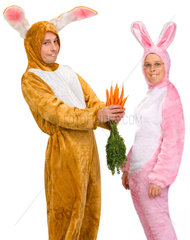 Riedlingen  ein Mann und eine Frau verkleidet als Hasen