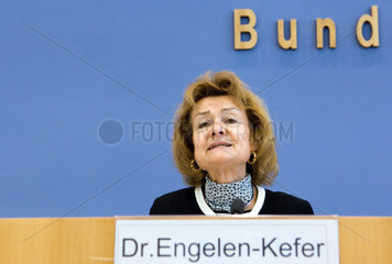 Dr. Ursula Engelen-Kefer  stellvertretende Vorsitzende des DGB