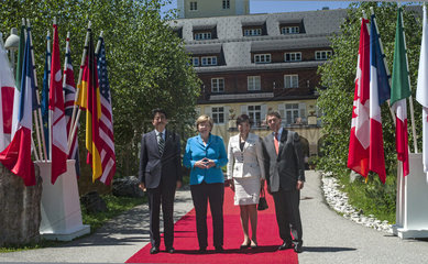 Abe + Merkel + Abe + Sauer
