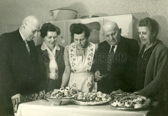 Buffet  Symbolfoto Hunger  Fresswelle  1958