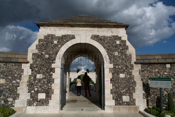 Zonnebeke  Belgien  Eingang des britischen Soldatenfriedhof Tyne Cot