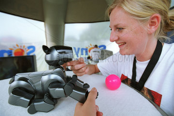Roboter-Spielzeughund Aibo von Sony