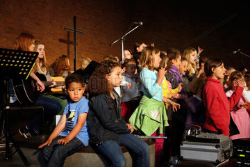 Bochum  Deutschland  SING DAY OF SONG  Schulkinder der Weilenbrink-Schule singen in der Christuskirche