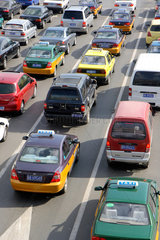 Peking  Autos stehen im Stau
