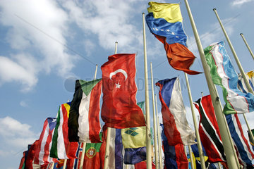 Flaggen verschiedener Nationalitaeten  gehisst zur ITB