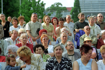Poznan  Zuschauer bei einer Veranstaltung im Park Wilsona
