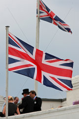 Epsom  Grossbritannien  Nationalflaggen des Vereinigten Koenigreichs Grossbritannien und Nordirland