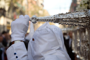 Sevilla  Spanien  Glaeubiger bei der Prozession am Palmsonntag