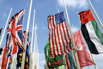 Amerikanische Flagge  die Flagge der Vereinigte Arabischen Emirate  britsche Flagge