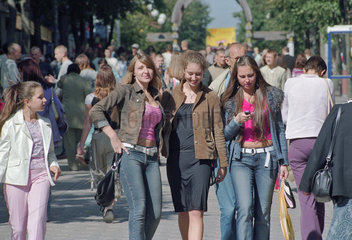 Studentinnen im Zentrum von Siauliai  Litauen