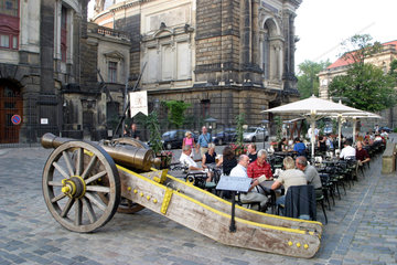 Dresden  Strassenrestaurant an der Frauenkirche