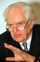 HILMAR HOFFMANN  Praesident des Goethe-Instituts.