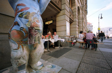 Berlin  Buddy-Baer vor dem Restaurant Stammhaus