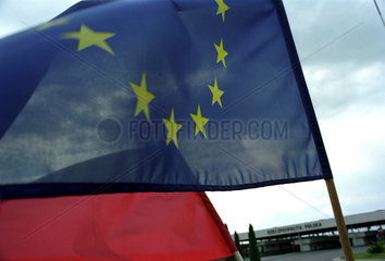 Die europaeische und polnische Flagge  Polen