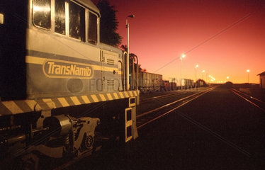 Ariamsvlei  Namibia  eine Lokomotive der Transnamib-Eisenbahngesellschaft
