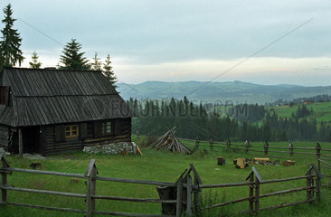 Ein altes Holzhaus in der Tatra  Polen