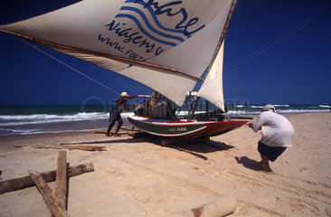Segelboot an der brasilianischen Kueste