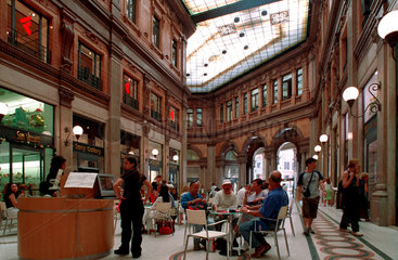 Rom  ein Einkaufszentrum mit einem Cafe