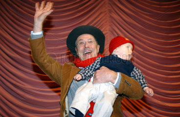 Dieter Kosslick mit Sohn auf Berlinale 2005
