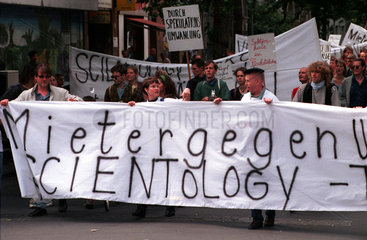 Demonstration von Mietern gegen Scientology