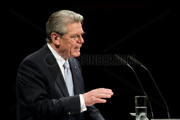 Berlin  Deutschland  Joachim Gauck bei einem Vortrag im Deutschen Theater