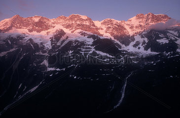 Bergkette in der Jungfrauregion (Schweiz)