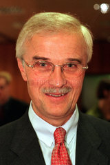 Dr. Hubertus Erlen  Mitglied des Vorstandes der Schering AG
