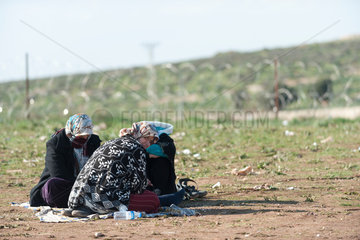 Atma  Syrien  Fluechtlingsfrauen im Fluechtlingslager Atma Camp an der tuerkischen Grenze