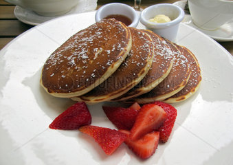 New York  USA  Pancakes mit frischen Erdbeeren