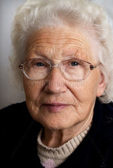 Nauen  Deutschland  Portrait einer Rentnerin