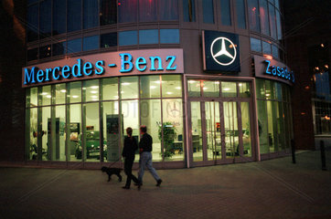 Schaufenster von DaimlerChrysler  Warschau