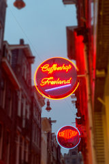 Amsterdam  Niederlande  Schild des Coffeeshop Freeland
