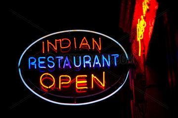 Dublin  Irland  Neonschild eines indischen Restaurants