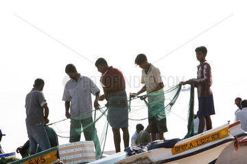 Batticaloa  Sri Lanka  Fischer bei der Arbeit