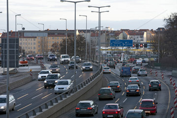 Stau auf Berliner Stadtautobahn
